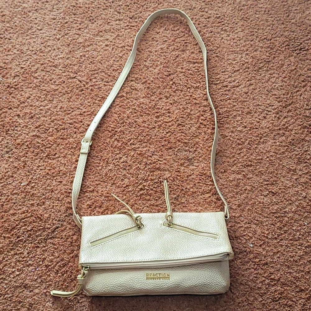 Cross body Brand Reaction Kenneth Cole